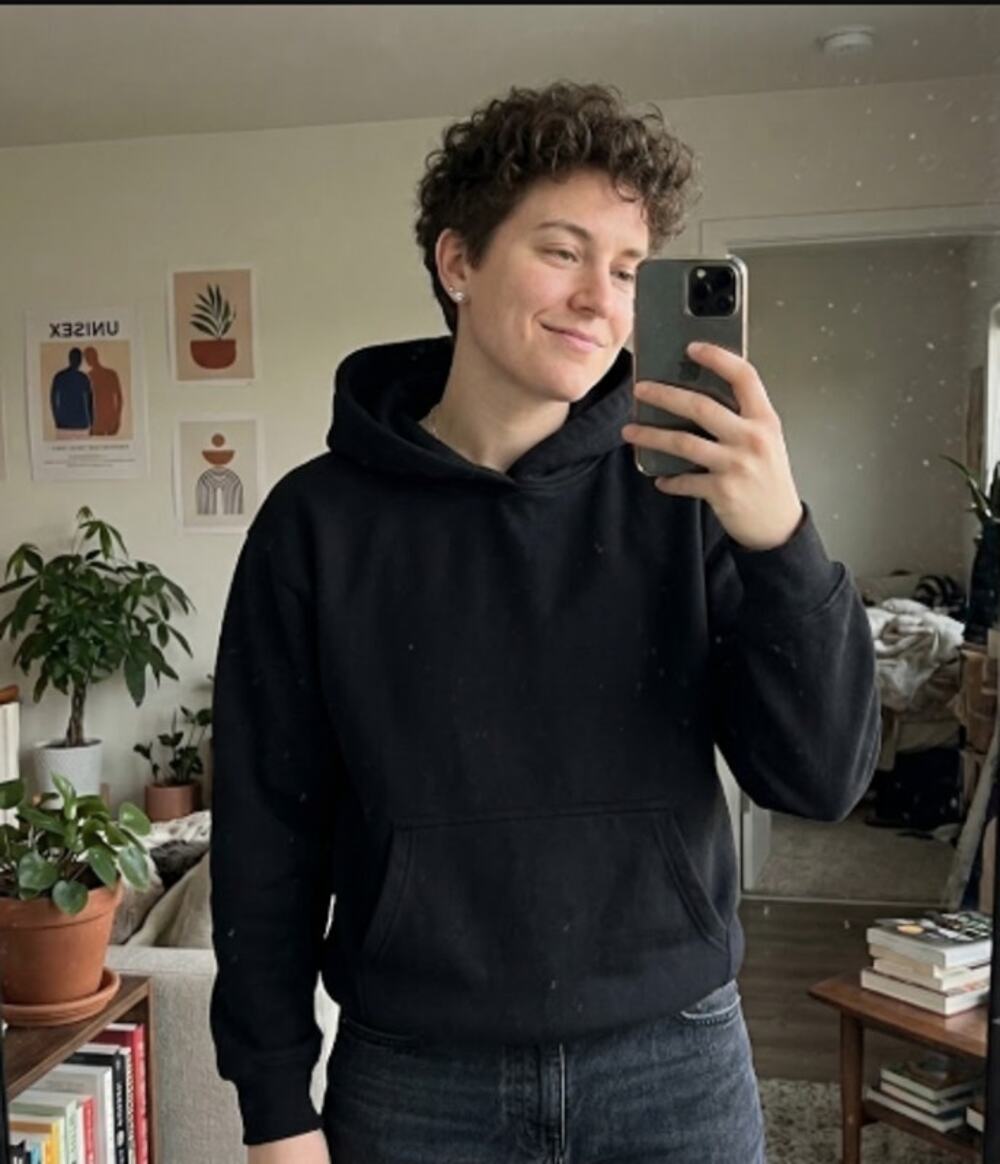 Comfrt Black Sweatshirt Size Medium EUC Minimalist Pullover Crewneck